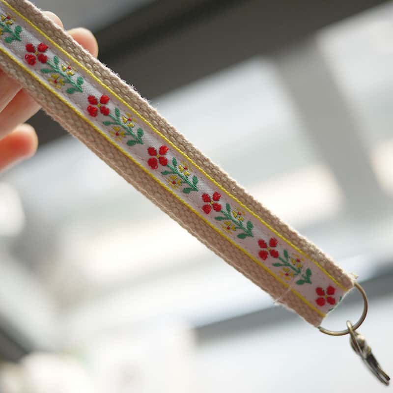 Wrist Strap with Metal Hook – Berry Vine
